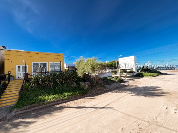 3AE28828-FDB2-44AA-B81C-ABE1348A7D60