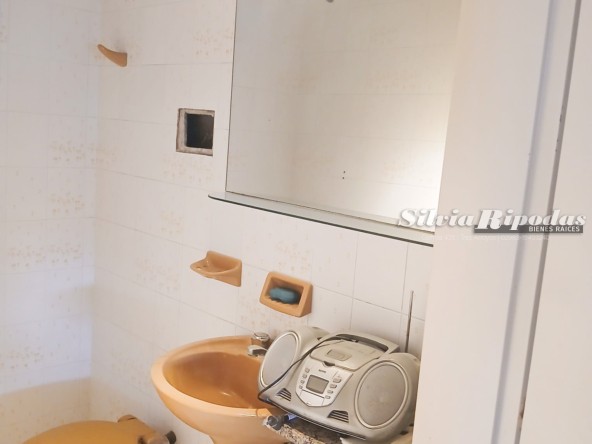 9E53C570-52F6-4F60-9794-E5724A4C6169