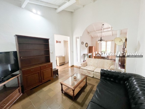 90006127-9596-4A6E-A737-0EC6687C4069