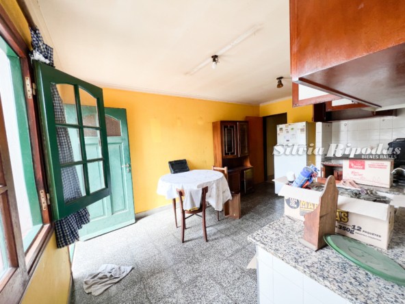 C49FA939-C884-47E2-BFA8-4B038A02775F