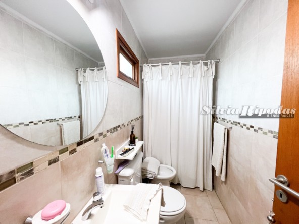 FCBDF96F-AB2E-48F4-AC82-F5F97AE095CA