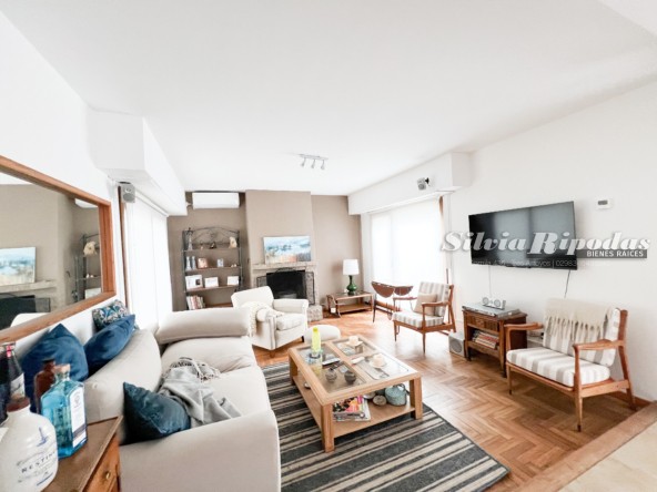 593D03C5-37A0-4FAE-87E0-719284187E98