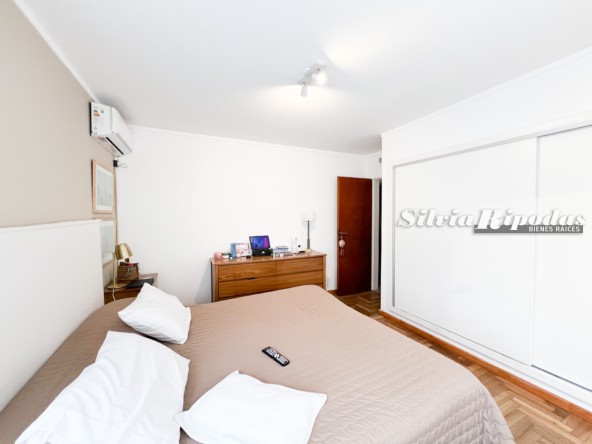 5DA51AD2-98B1-473C-A4B8-82AAEB3AA062