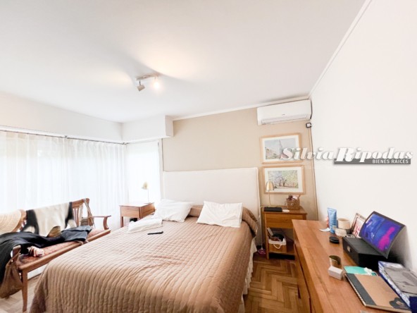 8726CF4B-536B-489C-B4EF-B8E465958DD4