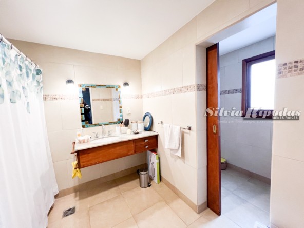 D0F0B8CC-AA65-44F9-917A-A4D907DA82CD