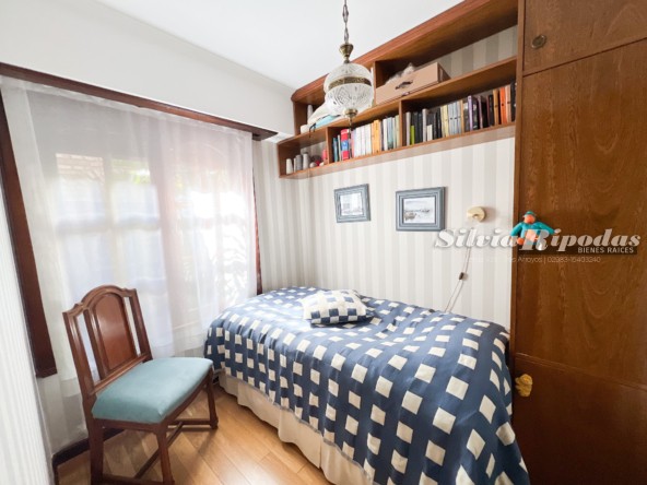 8942FE15-8DDA-4E60-AF6C-007440E4997E