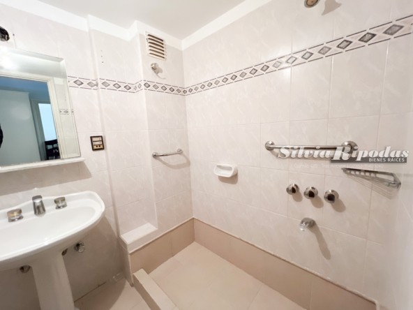 90D8494F-2B54-4DF8-AB68-5B0B8AAD3EBF