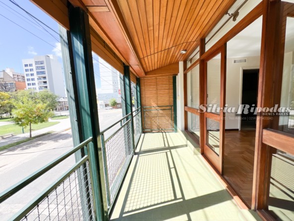 D4E88B3E-AC23-4910-9A64-24D1B5176DC8