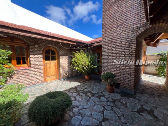 D6F4AA1D-0189-4C21-B084-F5DBD1DF3A97