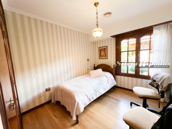 D8D9AC43-8A09-4184-9CB6-DA669F5F5E42