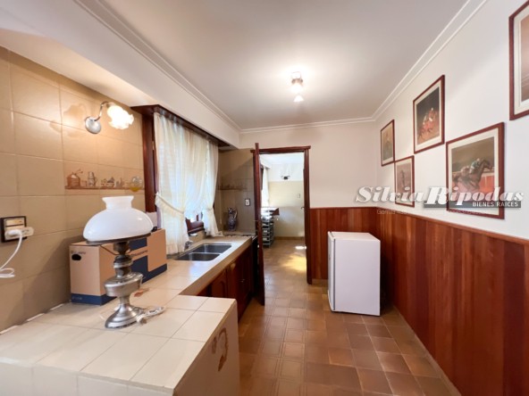 E9A4665A-FBD3-4AA0-8DC5-F23776095D07